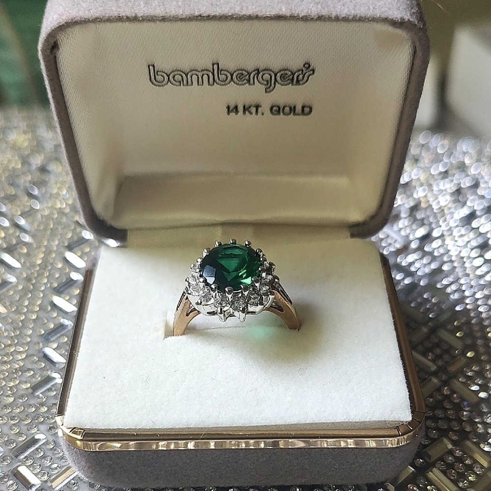 Emerald 14 KT Gold Ring